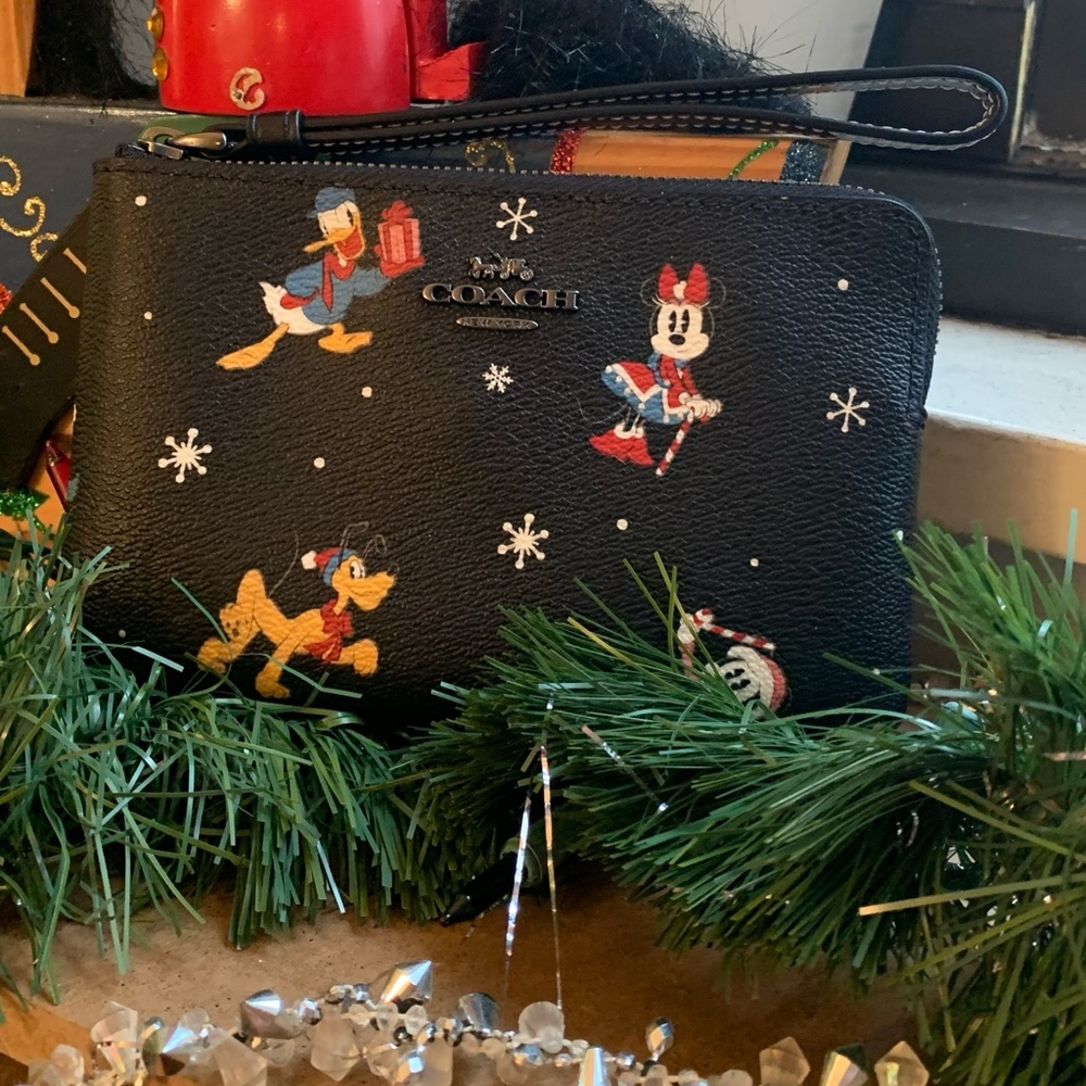 Authentic COACH Signature Coated leather Disney Xmas  print zip top wristlet - Picture 15 of 16